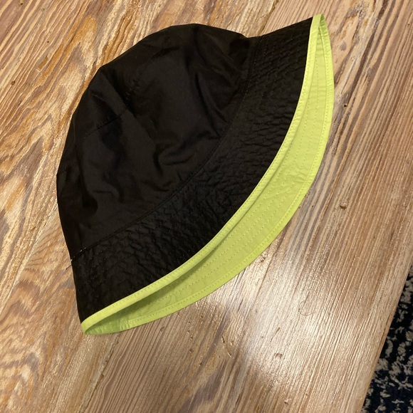 North Face reversible NEON bucket hat - Picture 5 of 5